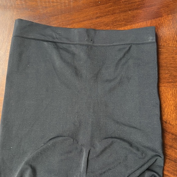 SPANX ONCORE HIGH WAIST MID-THIGH SHORT - Picture 7 of 14